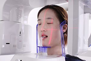 Sử dụng trang thiết bị chuyên môn như máy đo chính xác CT khuôn mặt 3D