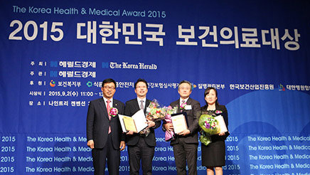 Được trao giải thưởng ở hạng mục chỉnh hình tại Giải thưởng về y tế và chăm sóc sức khỏe Hàn Quốc 